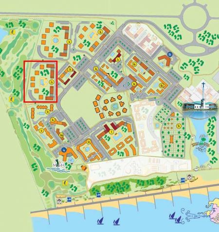 Mappa illustrata di un villaggio turistico con edifici colorati e un'area evidenziata in rosso.
