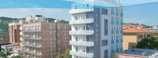 Edificio moderno con balconi e la scritta 